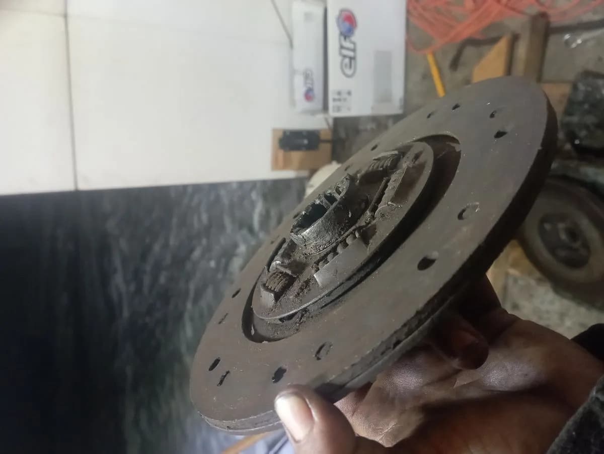 Montaż tarczy sprzęgła którą stroną – uniknij kosztownych błędów