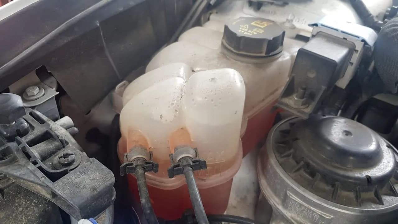 Ford S-Max jaki płyn do chłodnicy, aby uniknąć uszkodzeń silnika