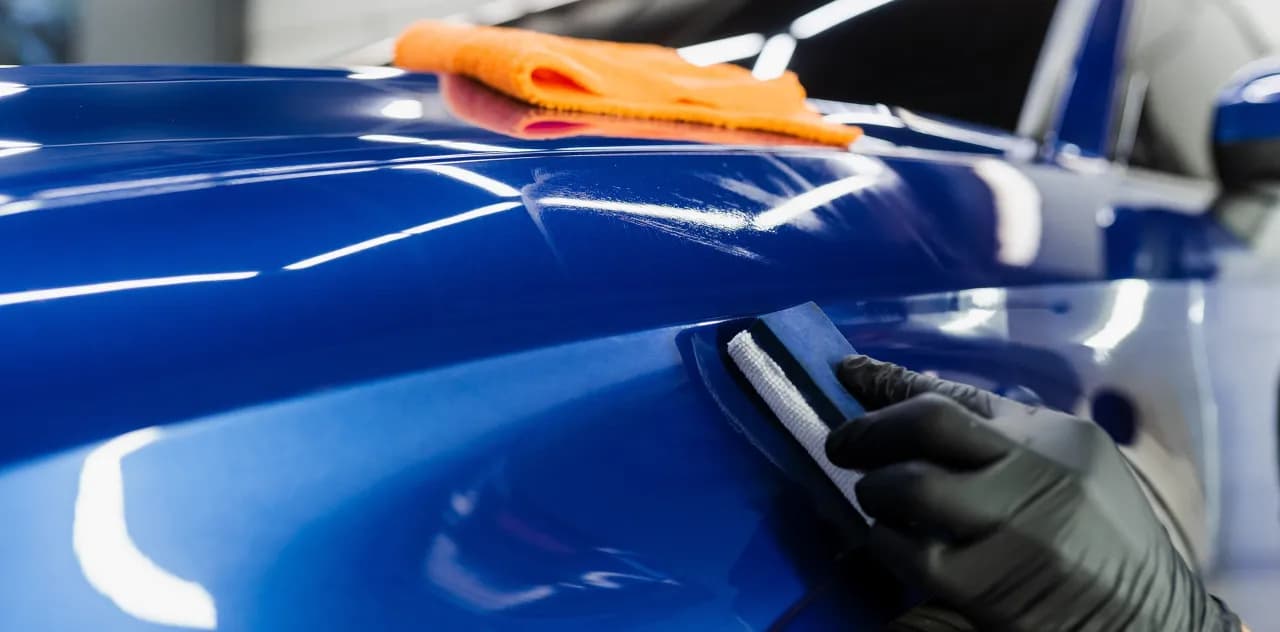 Czy warto woskować samochód? Odkryj korzyści i uniknij szkód