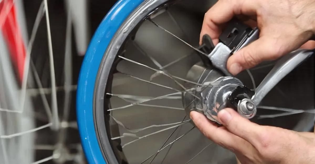 Jak zdjąć oponę z roweru bez uszkodzeń i frustracji?