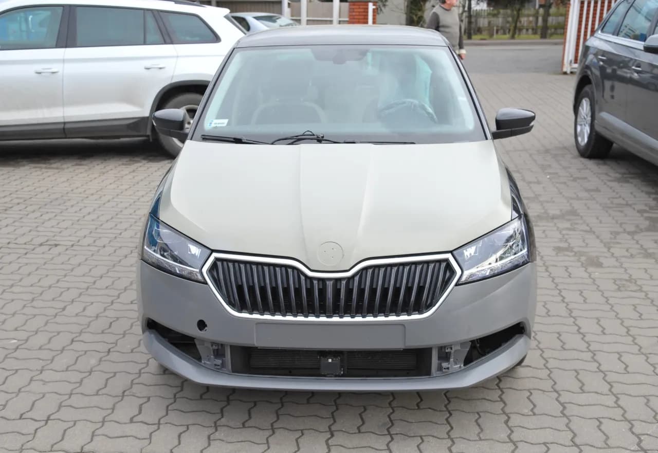 Ile kosztuje malowanie maski samochodu? Sprawdź ceny i czynniki wpływające na koszt