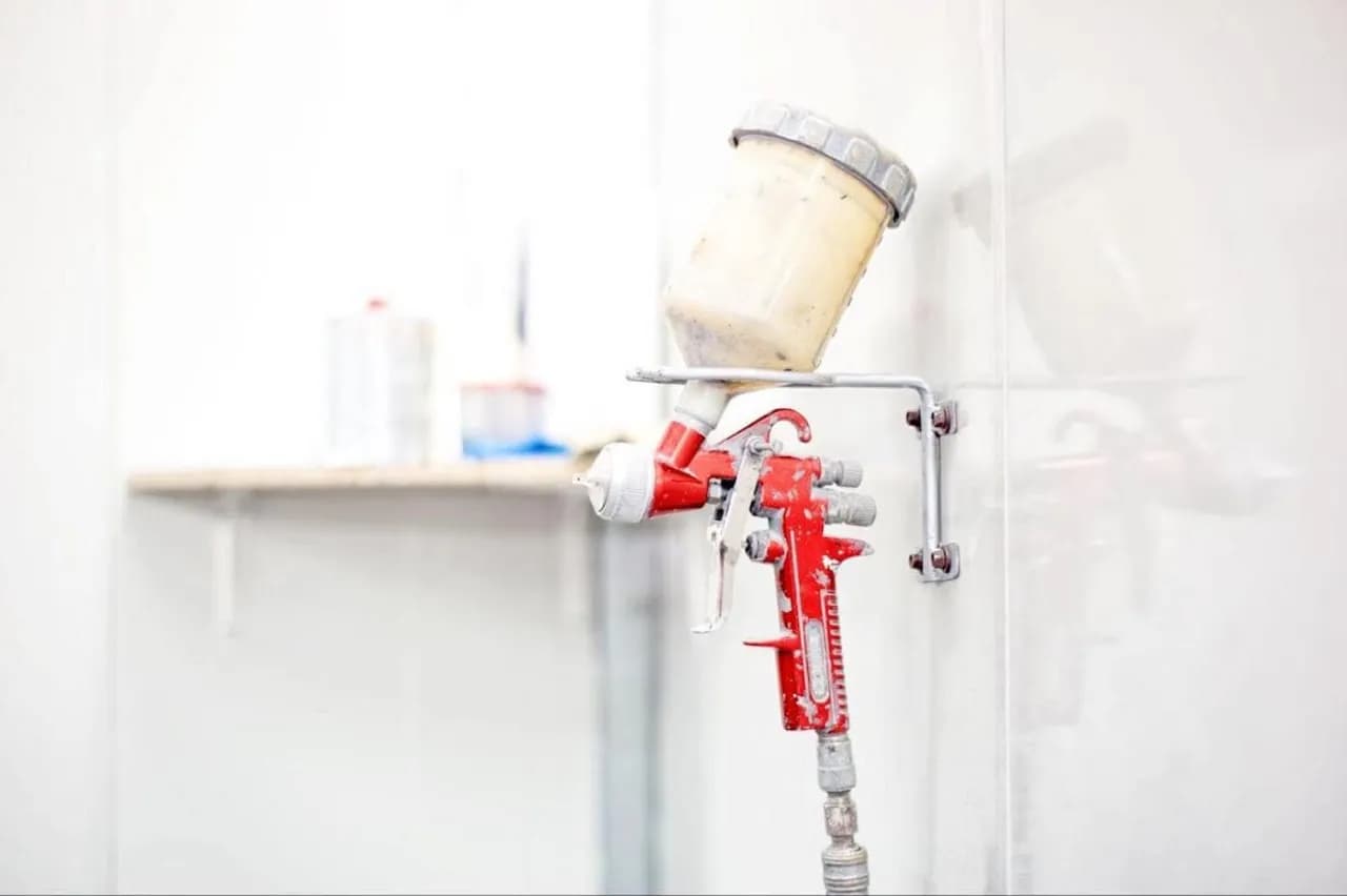 Jakie ciśnienie do malowania pistoletem, aby uniknąć błędów malarskich?