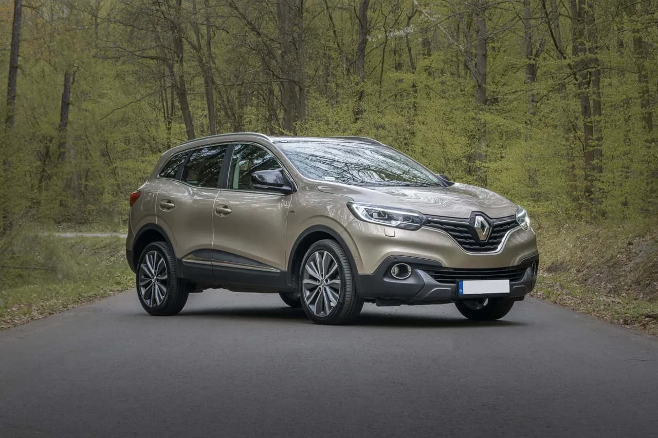 Czym woskować samochód, aby uzyskać idealny połysk i ochronę?