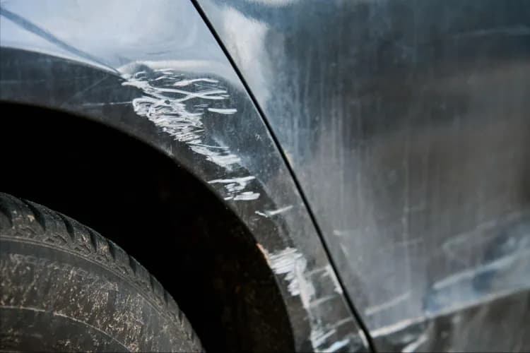 Jak polerować rysy na samochodzie i przywrócić mu blask