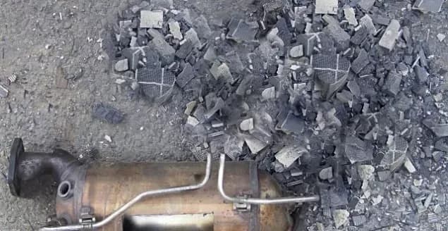 Czy po wycięciu DPF auto kopci? Skutki usunięcia filtra dla silnika