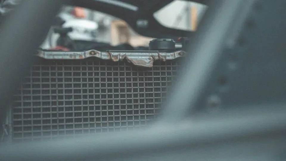 Jak wymienić chłodnicę w samochodzie i uniknąć kosztownych błędów