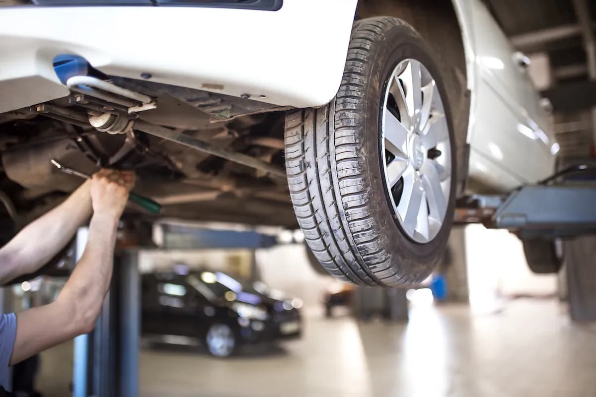 Wysprzęglik sprzęgła objawy - jak rozpoznać poważne problemy w aucie